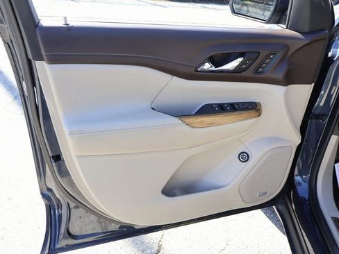 Certified 2019 GMC Acadia Denali w/ Technology Package FWD image 21