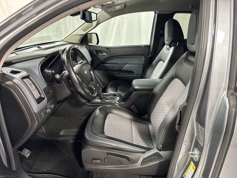 Used 2018 Chevrolet Colorado Z71 AWD/4WD image 3