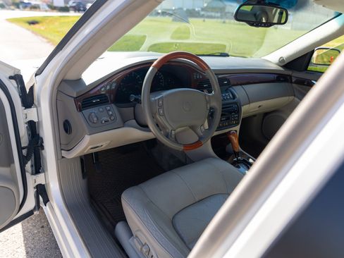Used 2000 Cadillac De Ville DTS w/ Comfort/Convenience Pkg image 35