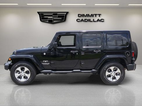 Used 2017 Jeep Wrangler Unlimited Sahara w/ Connectivity Group AWD/4WD image 7