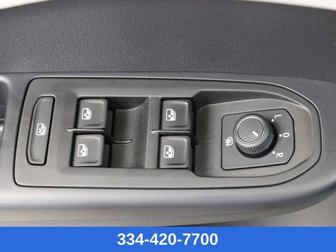 Certified 2025 Volkswagen Taos SE w/ Panoramic Sunroof Package image 15