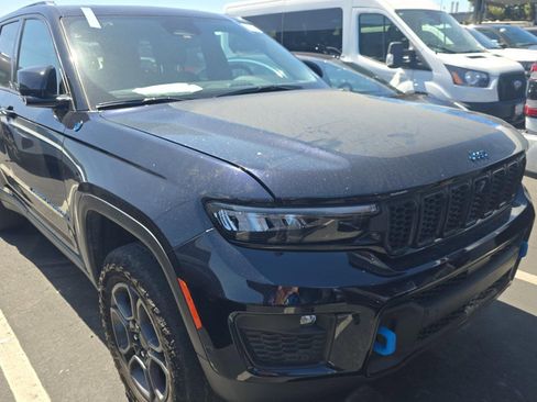Used 2023 Jeep Grand Cherokee Trailhawk w/ Advanced Protech Group II AWD/4WD image 2