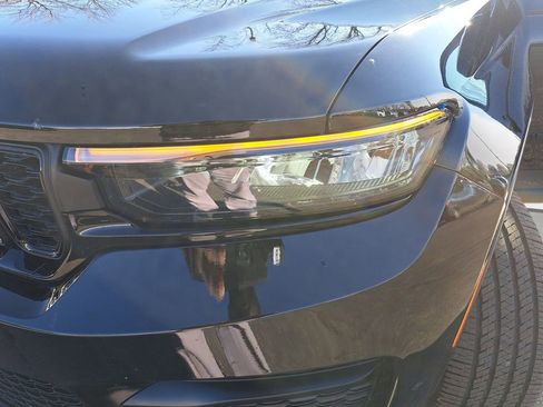 Used 2023 Jeep Grand Cherokee Altitude image 32