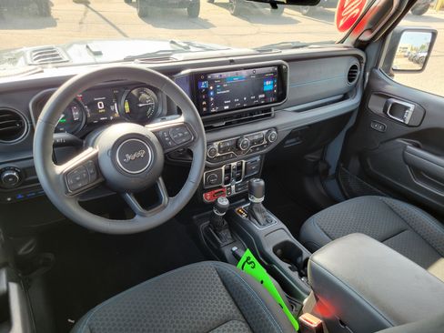 Used 2025 Jeep Wrangler Unlimited Rubicon 4xe w/ Safety Group AWD/4WD image 20