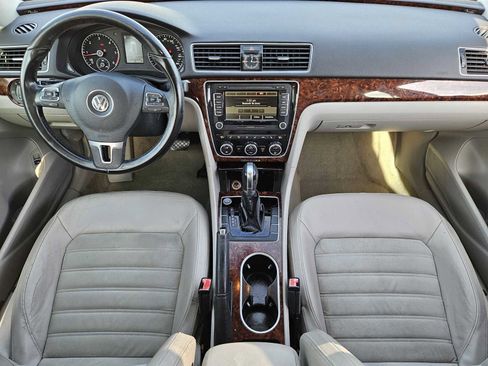 Used 2013 Volkswagen Passat TDI SEL Premium image 25