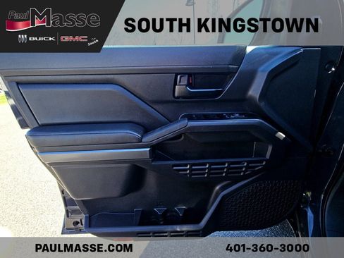 Used 2025 Toyota Tacoma SR5 AWD/4WD image 11
