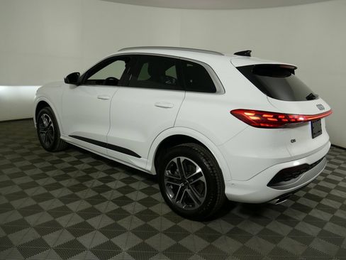 Certified 2025 Audi Q5 Premium w/ Convenience Package image 5