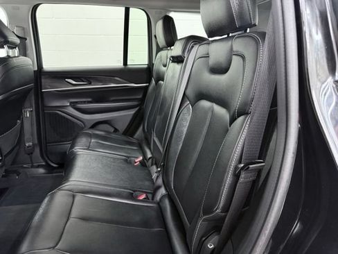 Used 2023 Jeep Grand Cherokee Limited AWD/4WD image 25