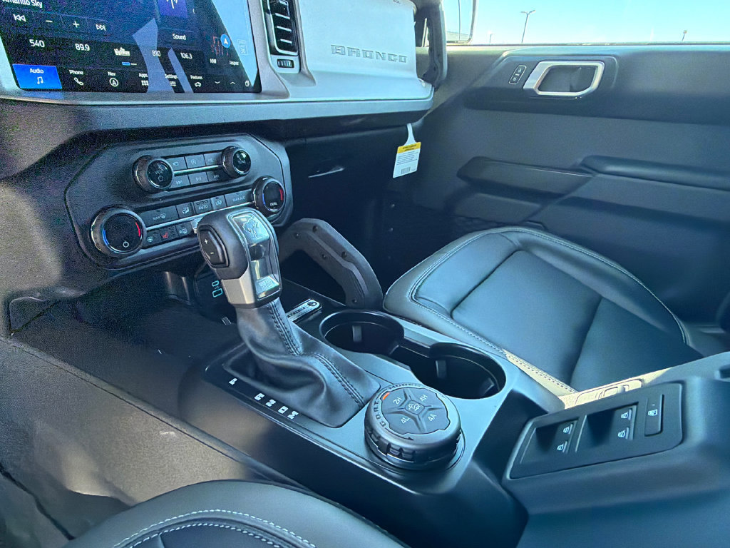 Used 2025 Ford Bronco Outer Banks w/ Sasquatch Package AWD/4WD image 31