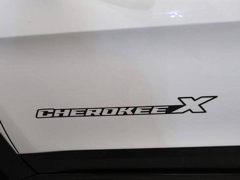 Used 2022 Jeep Cherokee Latitude AWD/4WD image 11