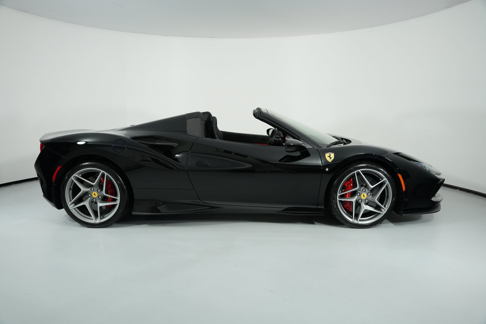 Used 2022 Ferrari F8 Spider RWD image 26
