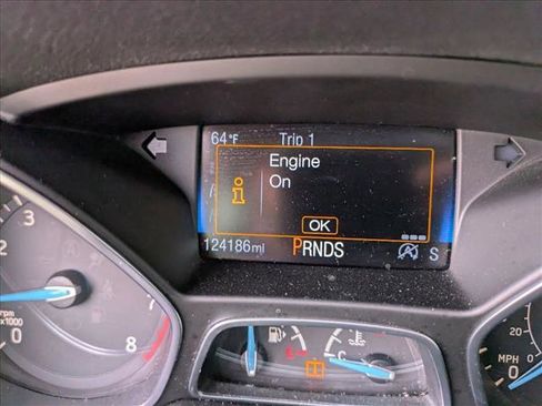 Used 2018 Ford Focus SE w/ SE Appearance Package image 12