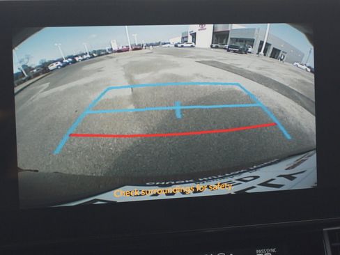 Used 2025 Toyota Sienna XSE w/ XSE Plus Package image 7