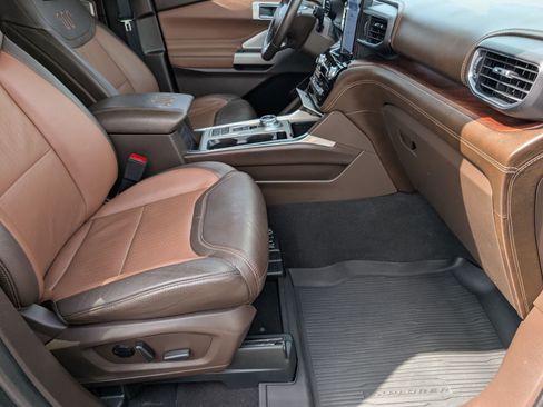 Used 2024 Ford Explorer King Ranch w/ Technology Package RWD image 30
