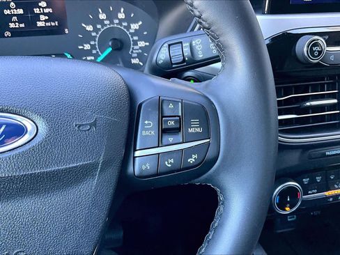 Used 2022 Ford Escape SE w/ SE Sport Appearance Package image 24