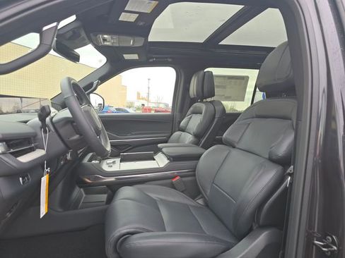 New 2026 Lincoln Navigator Reserve AWD/4WD image 17