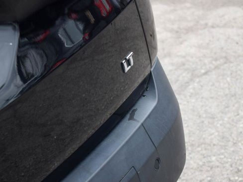 Used 2021 Chevrolet Traverse LT w/ LT Premium Package image 13