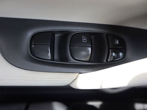 Used 2018 Nissan Rogue Sport FWD image 24