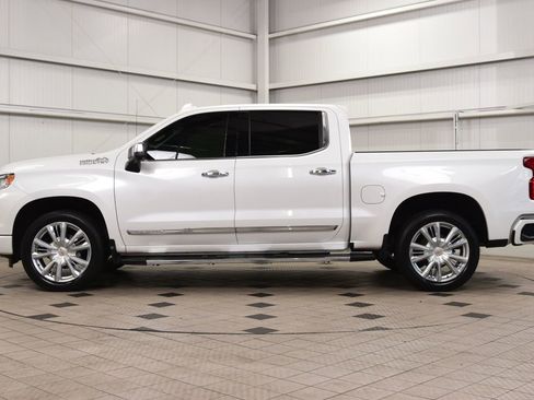 Used 2024 Chevrolet Silverado 1500 High Country w/ High Country Premium Package AWD/4WD image 4