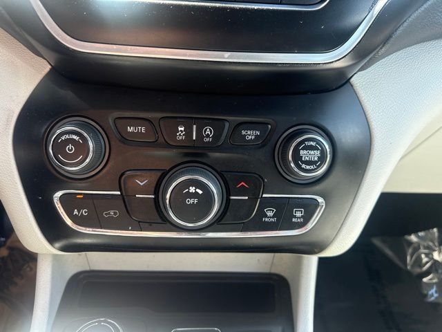 Used 2021 Jeep Cherokee Latitude Lux AWD/4WD image 16