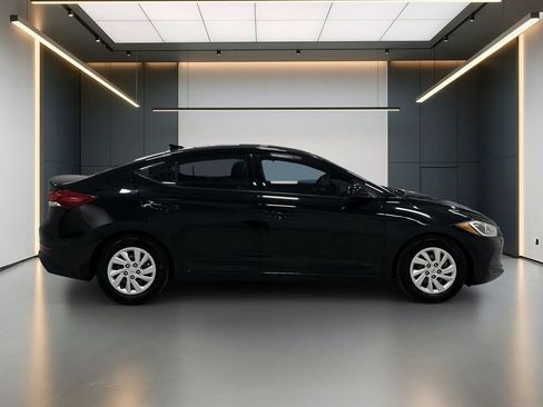 Used 2017 Hyundai Elantra SE FWD image 7