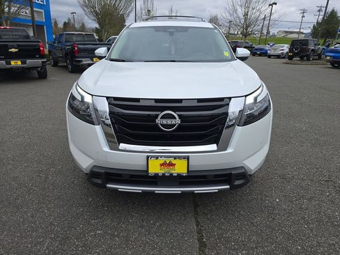 Used 2025 Nissan Pathfinder SL w/ SL Premium Package image 9