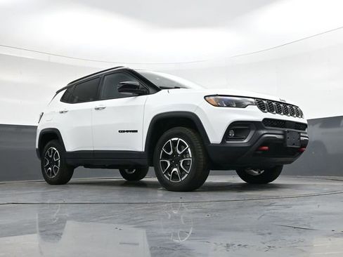 Used 2024 Jeep Compass Trailhawk image 33