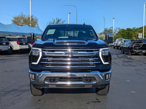 Used 2025 Chevrolet Silverado 3500 LTZ w/ LTZ Convenience Package AWD/4WD image 9
