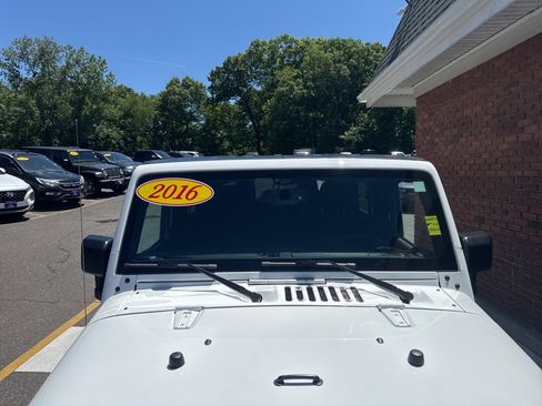 Used 2016 Jeep Wrangler Sport w/ Quick Order Package 24S AWD/4WD image 11