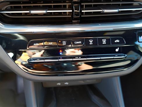 New 2026 Buick Envista Avenir image 16