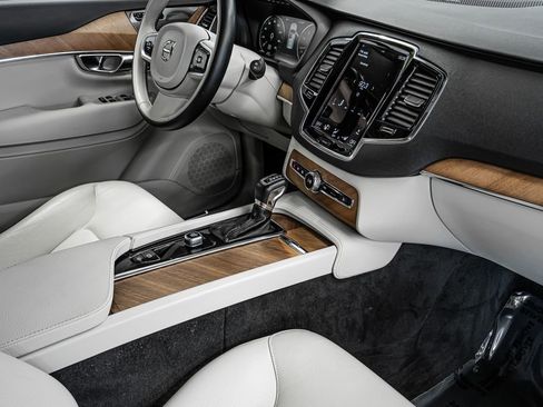 Used 2022 Volvo XC90 T6 Momentum w/ Advanced Package image 20