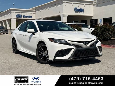 Used 2021 Toyota Camry SE w/ Carpet Mat Package (TMS) FWD image 1