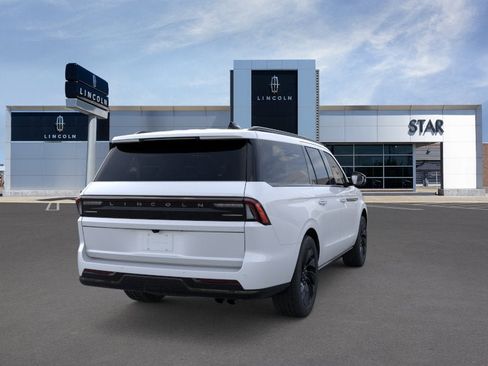 New 2026 Lincoln Navigator L Reserve w/ Jet Appearance Package AWD/4WD image 8