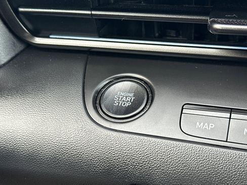 Certified 2025 Hyundai Elantra SEL image 22