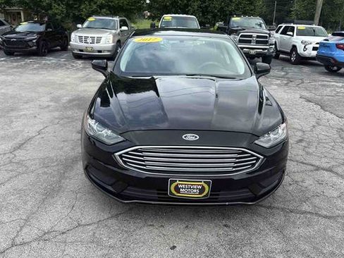 Used 2017 Ford Fusion SE FWD image 3