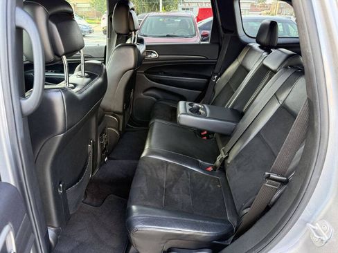 Used 2017 Jeep Grand Cherokee Altitude AWD/4WD image 12