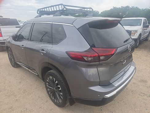 Used 2025 Nissan Rogue Platinum w/ Platinum Premium Package FWD image 2