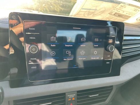 New 2026 Volkswagen Jetta SE FWD image 28