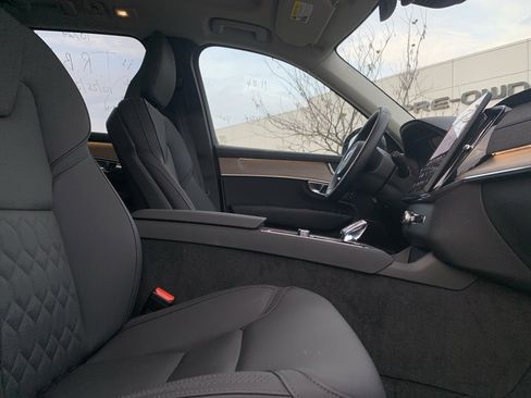 Used 2025 Volvo XC90 B5 Plus image 35