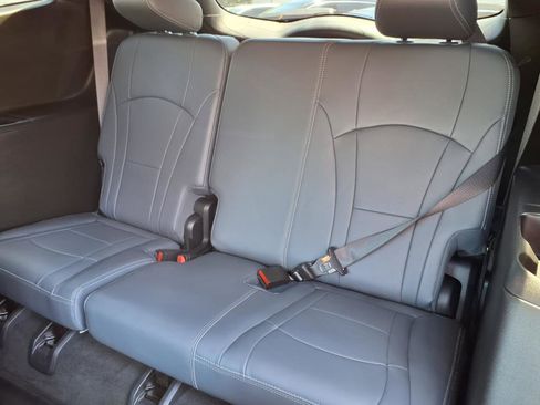 Used 2024 Buick Enclave Essence image 25
