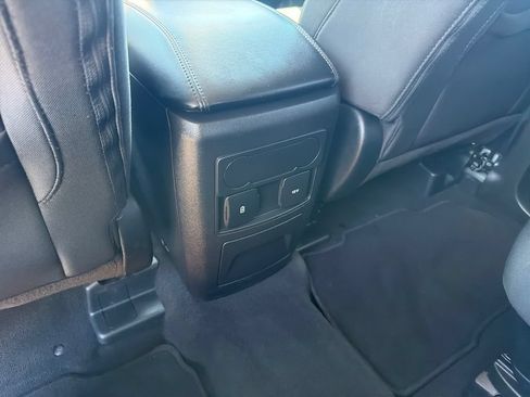 Used 2023 Ford Explorer XLT RWD image 34