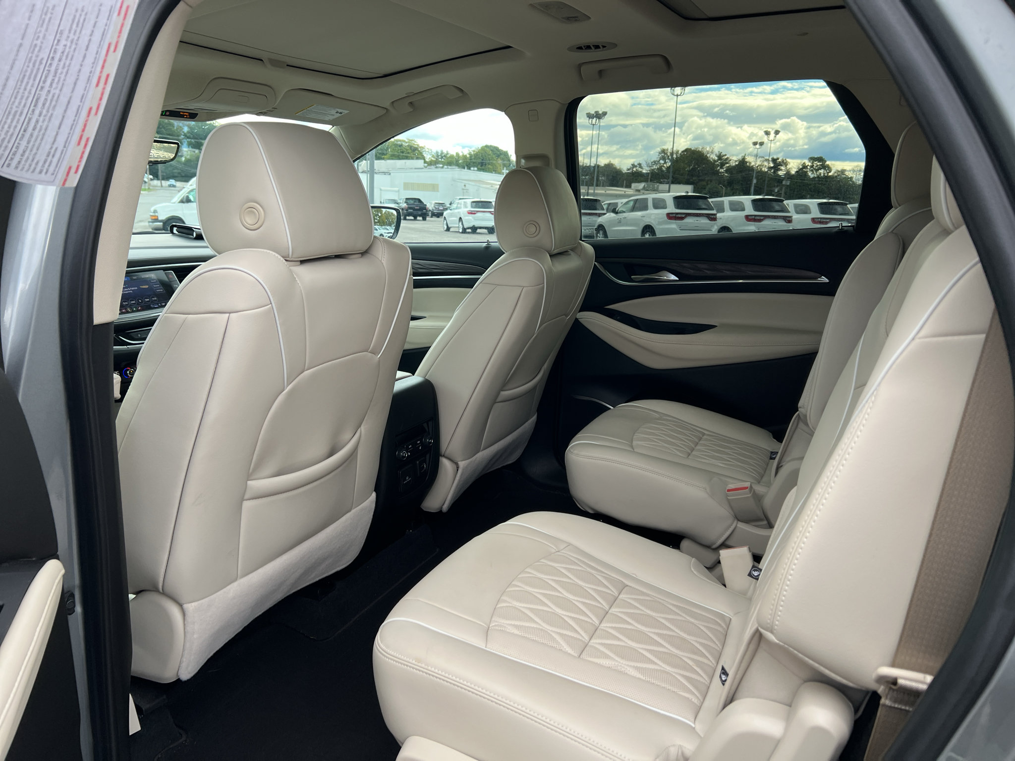 Used 2024 Buick Enclave Avenir w/ Avenir Technology Package AWD/4WD image 11