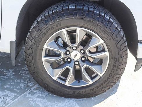 Used 2020 Chevrolet Silverado 1500 RST AWD/4WD image 10