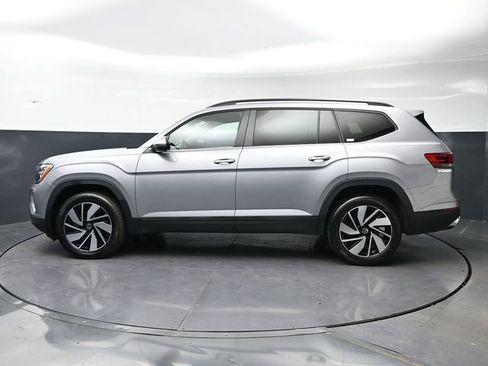 Used 2025 Volkswagen Atlas SE FWD image 8