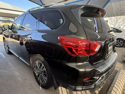 Used 2017 Nissan Pathfinder SL w/ SL Tech Package image 8