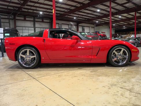 Used 2007 Chevrolet Corvette Base 2dr Coupe w/ Preferred Equipment Group image 10