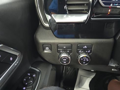 Certified 2025 GMC Sierra 2500 SLE w/ SLE Value Package; AWD/4WD image 20