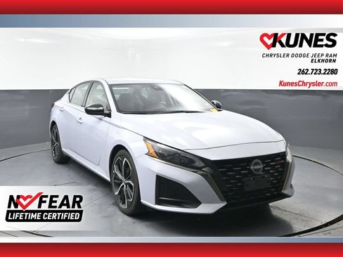 Used 2024 Nissan Altima 2.5 SR FWD image 1