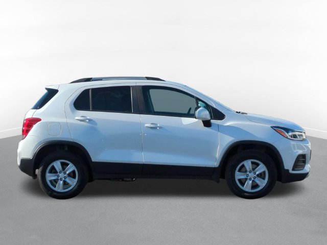 Used 2022 Chevrolet Trax LT w/ LT Convenience Package AWD/4WD image 2