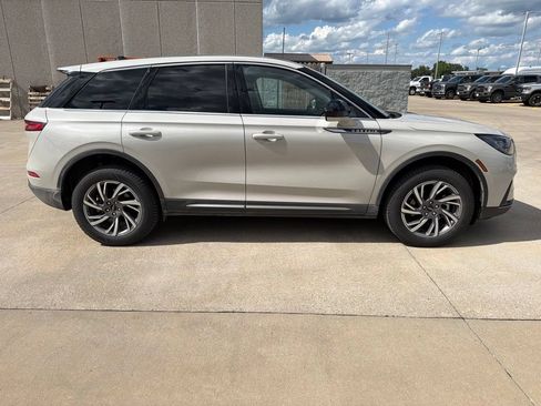 Used 2024 Lincoln Corsair AWD image 4